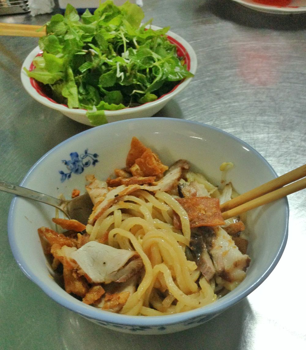 Two delicious dishes you can only find in Hoi An Vietnam