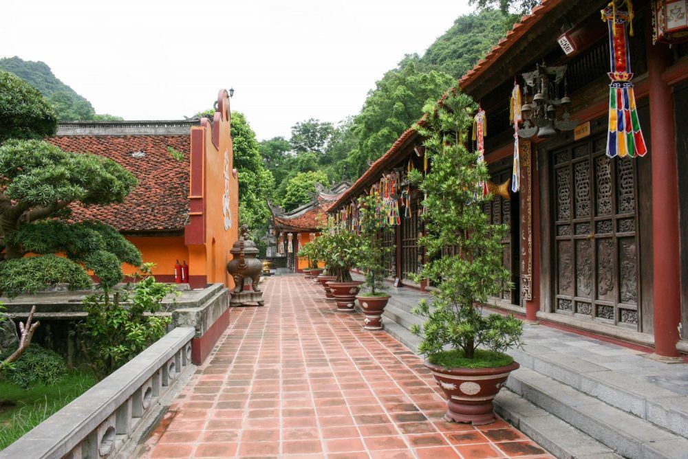 My unforgettable day tour exploring Perfume Pagoda with a local insider