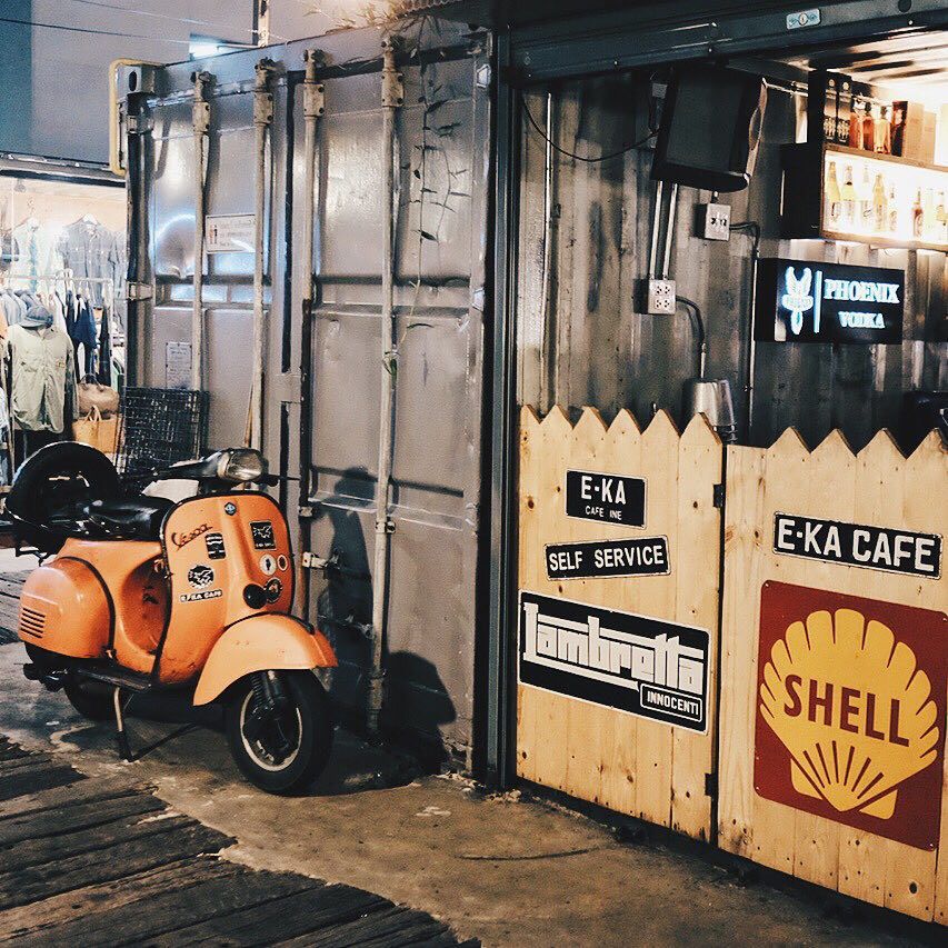 A guide to Bangkok vibrant night markets: Ratchada train market