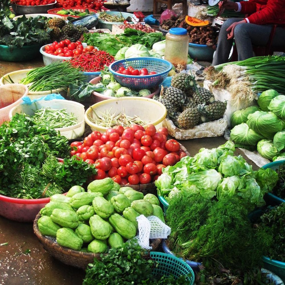 Image courtesy @simopeloggio Vietnam local markets